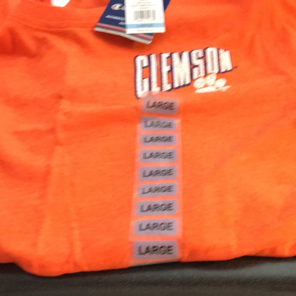 Clemson men’s large T-shirt champion